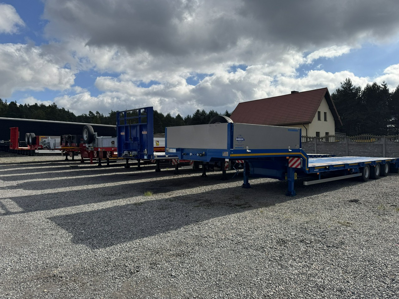 Bodex JANMIL Burtówka Laweta Niskopodłogowa Podczołgówka 3-Osie - Semiremorcă transport agabaritic: Foto 2 Bodex JANMIL Burtówka Laweta Niskopodłogowa Podczołgówka 3-Osie - Semiremorcă transport agabaritic: Foto 2