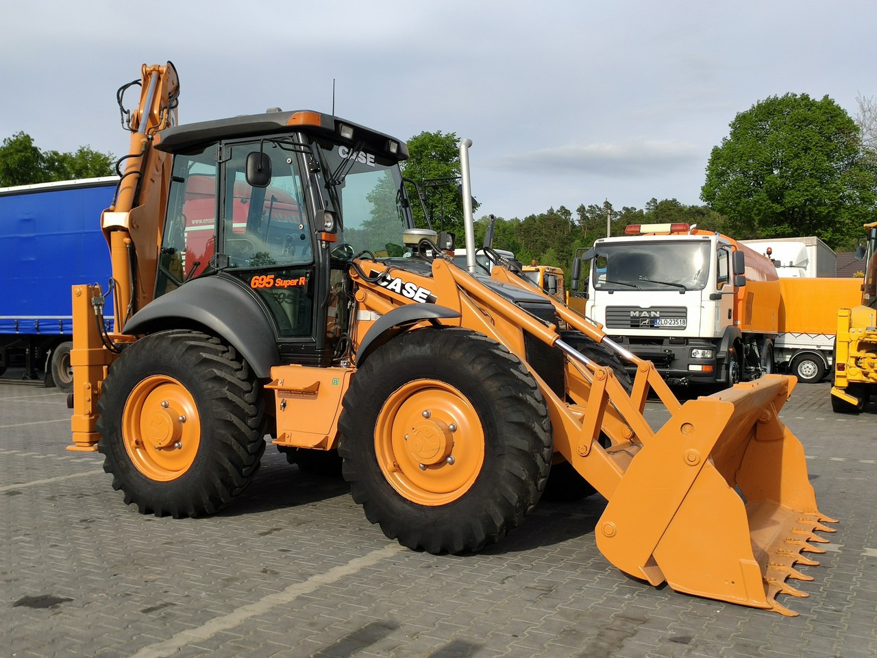 Case 695SR2-4PS - Buldoexcavator: Foto 2 Case 695SR2-4PS - Buldoexcavator: Foto 2