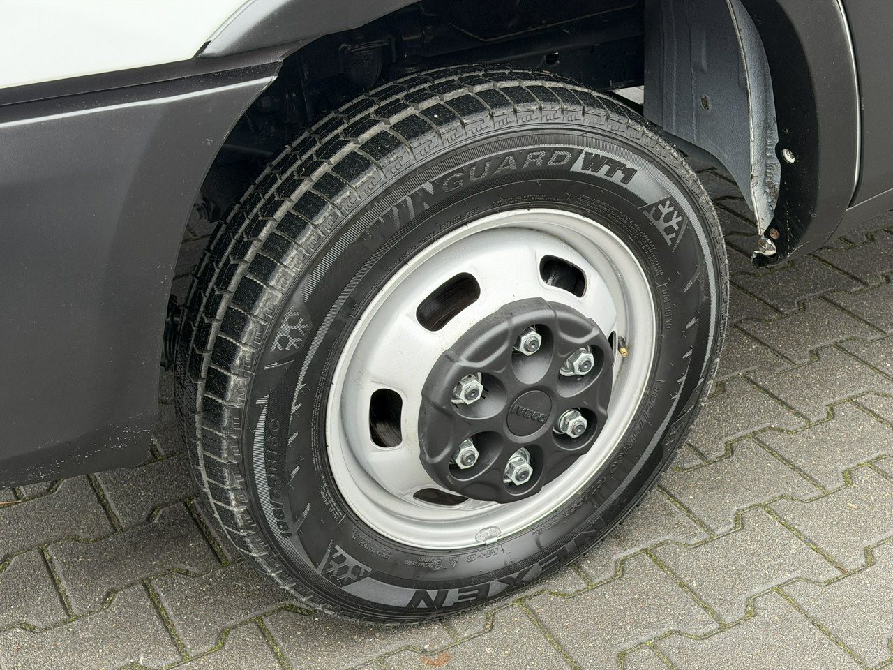 Iveco Daily 35C16 V - Autoutilitară basculantă: Foto 2 Iveco Daily 35C16 V - Autoutilitară basculantă: Foto 2