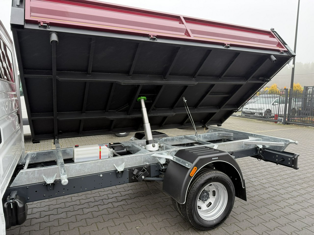 Iveco Daily 35C16 V - Autoutilitară basculantă: Foto 3 Iveco Daily 35C16 V - Autoutilitară basculantă: Foto 3