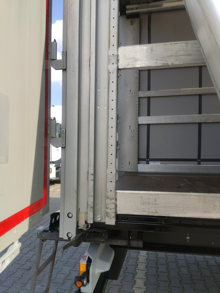 Semiremorcă prelată Kogel Coil mulda 3 Osie SAF Dach i Boki Zsuwane: Foto 34 Semiremorcă prelată Kogel Coil mulda 3 Osie SAF Dach i Boki Zsuwane: Foto 34