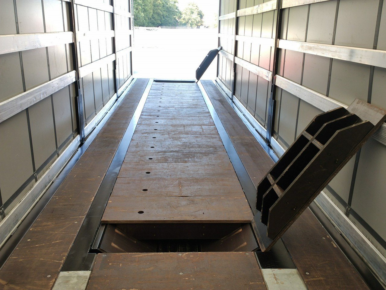 Semiremorcă prelată Kogel Coil mulda 3 Osie SAF Dach i Boki Zsuwane: Foto 30 Semiremorcă prelată Kogel Coil mulda 3 Osie SAF Dach i Boki Zsuwane: Foto 30