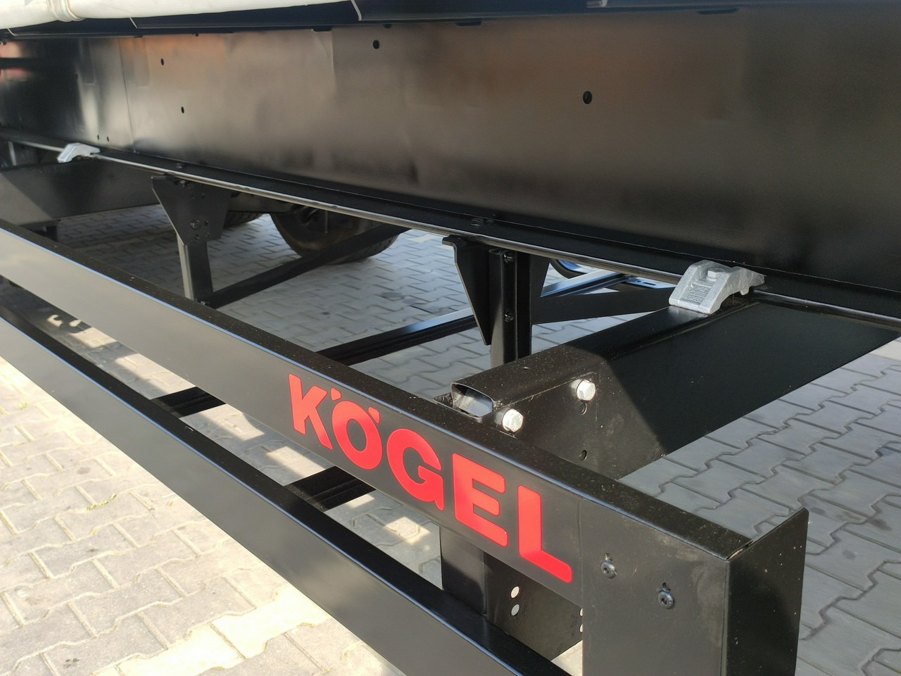 Semiremorcă prelată Kogel Coil mulda 3 Osie SAF Dach i Boki Zsuwane: Foto 20 Semiremorcă prelată Kogel Coil mulda 3 Osie SAF Dach i Boki Zsuwane: Foto 20