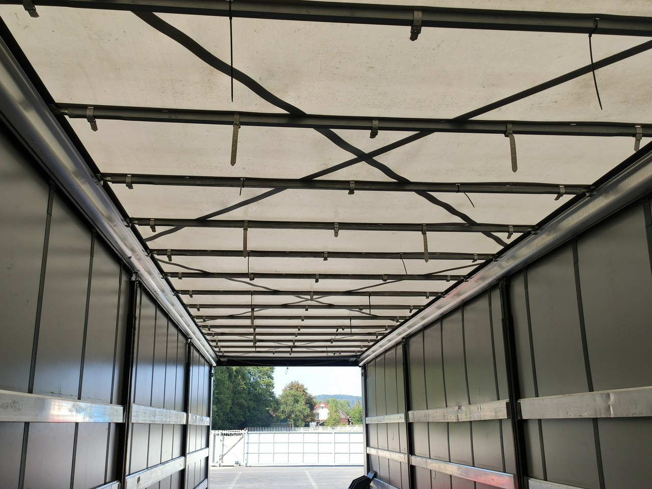 Semiremorcă prelată Kogel Coil mulda 3 Osie SAF Dach i Boki Zsuwane: Foto 31 Semiremorcă prelată Kogel Coil mulda 3 Osie SAF Dach i Boki Zsuwane: Foto 31