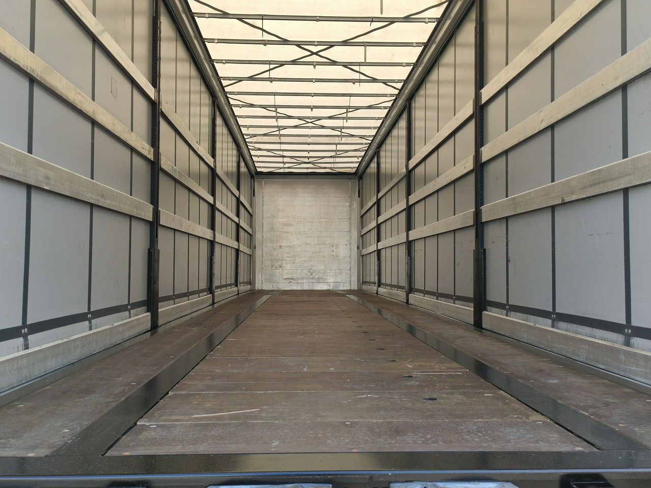 Semiremorcă prelată Kogel Coil mulda 3 Osie SAF Dach i Boki Zsuwane: Foto 27 Semiremorcă prelată Kogel Coil mulda 3 Osie SAF Dach i Boki Zsuwane: Foto 27