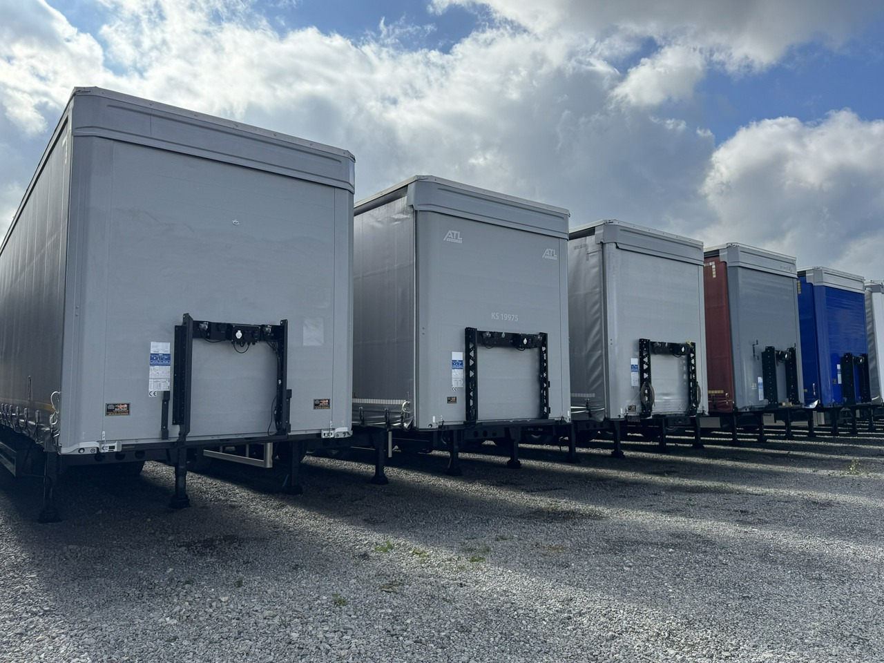 Kogel Coil mulda 3 Osie SAF Dach i Boki Zsuwane - Semiremorcă prelată: Foto 2 Kogel Coil mulda 3 Osie SAF Dach i Boki Zsuwane - Semiremorcă prelată: Foto 2