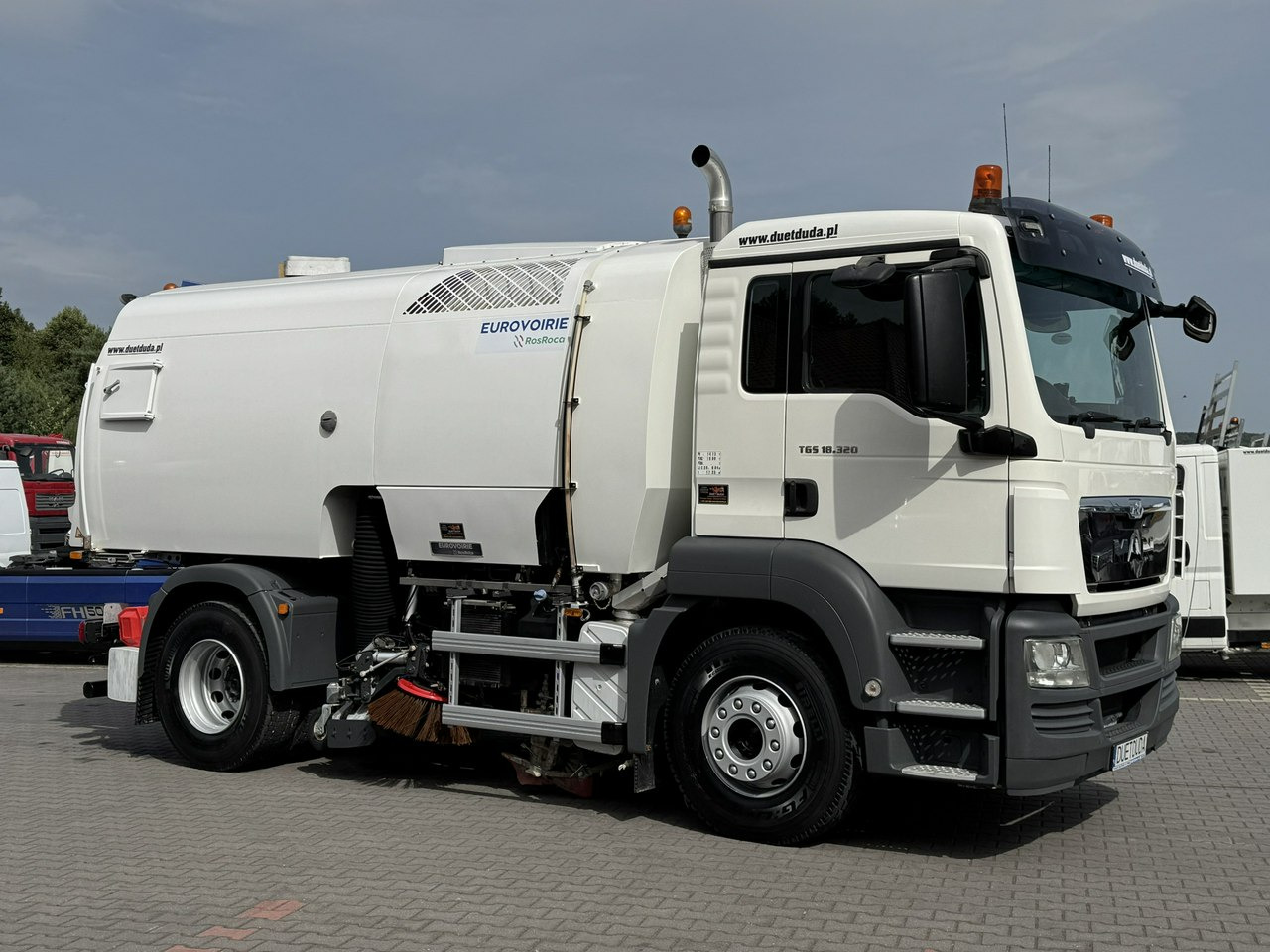 MAN TGS 18.320 E5 BUCHER OPTIFANT 8000 Zamiatarka Uliczna Euro 6 - Măturătoare stradală: Foto 3 MAN TGS 18.320 E5 BUCHER OPTIFANT 8000 Zamiatarka Uliczna Euro 6 - Măturătoare stradală: Foto 3