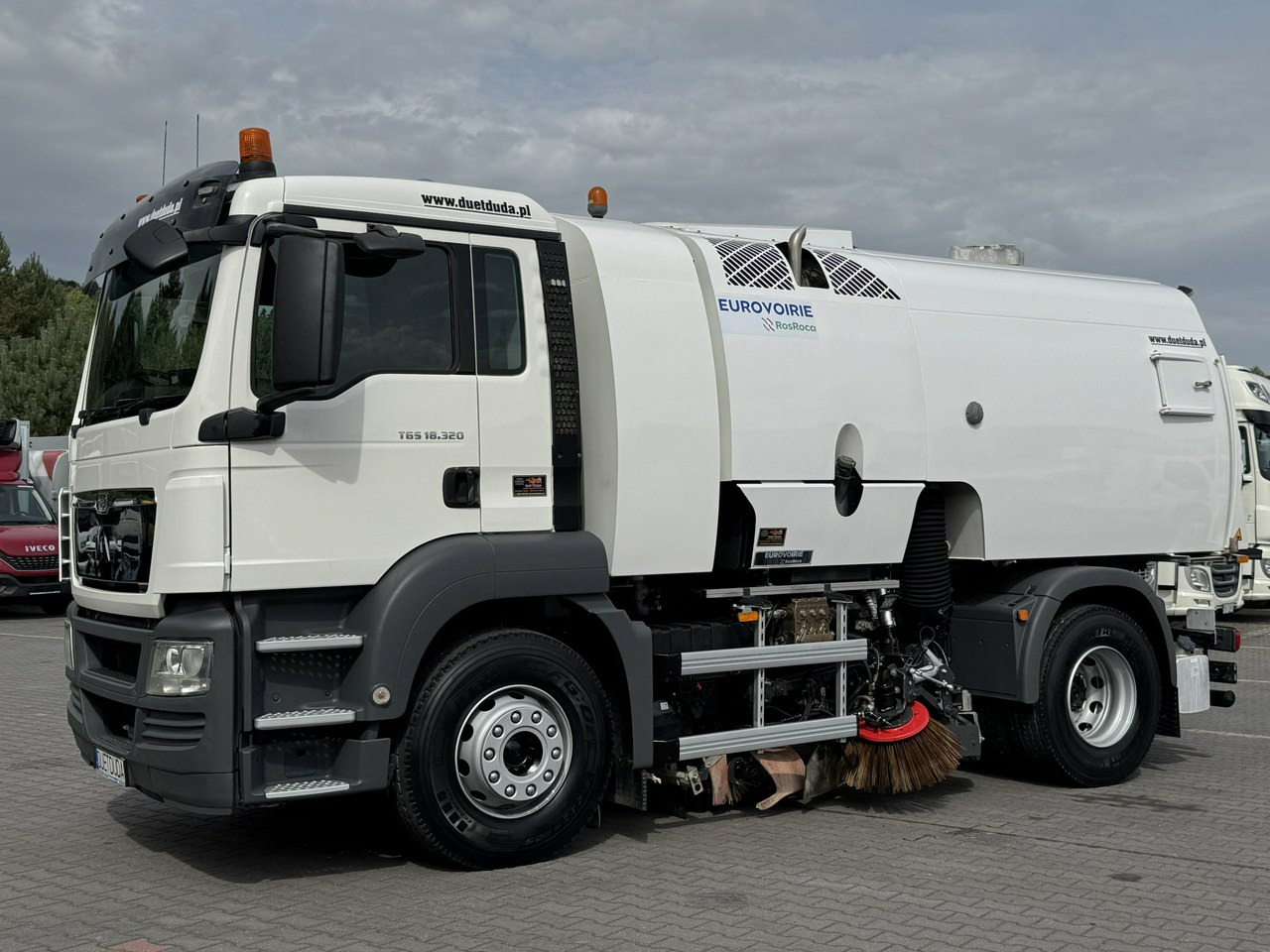 MAN TGS 18.320 E5 BUCHER OPTIFANT 8000 Zamiatarka Uliczna Euro 6 - Măturătoare stradală: Foto 1 MAN TGS 18.320 E5 BUCHER OPTIFANT 8000 Zamiatarka Uliczna Euro 6 - Măturătoare stradală: Foto 1