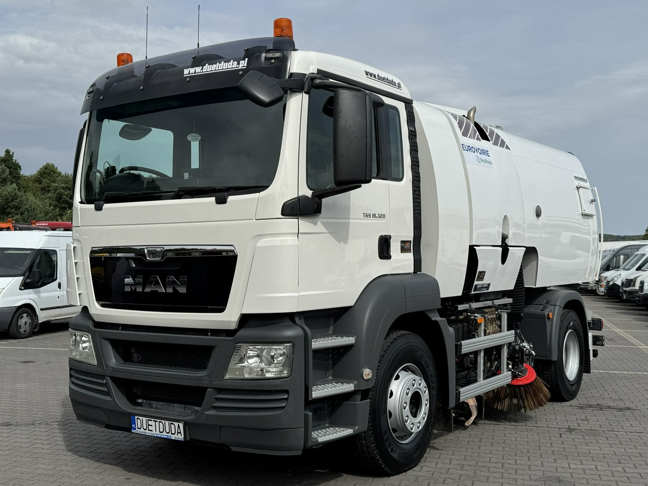 MAN TGS 18.320 E5 BUCHER OPTIFANT 8000 Zamiatarka Uliczna Euro 6 - Măturătoare stradală: Foto 4 MAN TGS 18.320 E5 BUCHER OPTIFANT 8000 Zamiatarka Uliczna Euro 6 - Măturătoare stradală: Foto 4