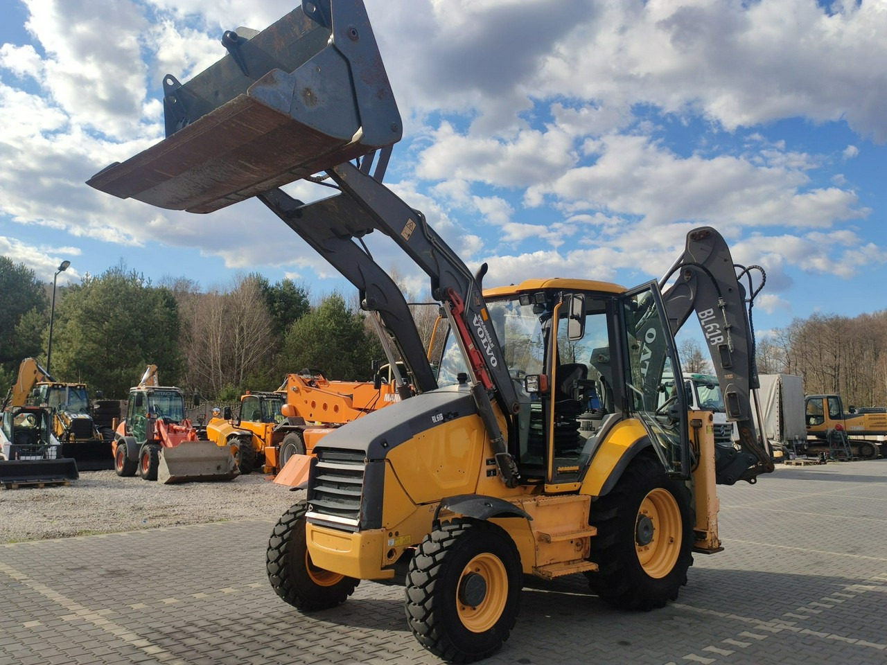 Volvo BL61B Oryginalna Bez Luzów i Wycieków Zadbana Sprawna Super Stan - Buldoexcavator: Foto 1 Volvo BL61B Oryginalna Bez Luzów i Wycieków Zadbana Sprawna Super Stan - Buldoexcavator: Foto 1