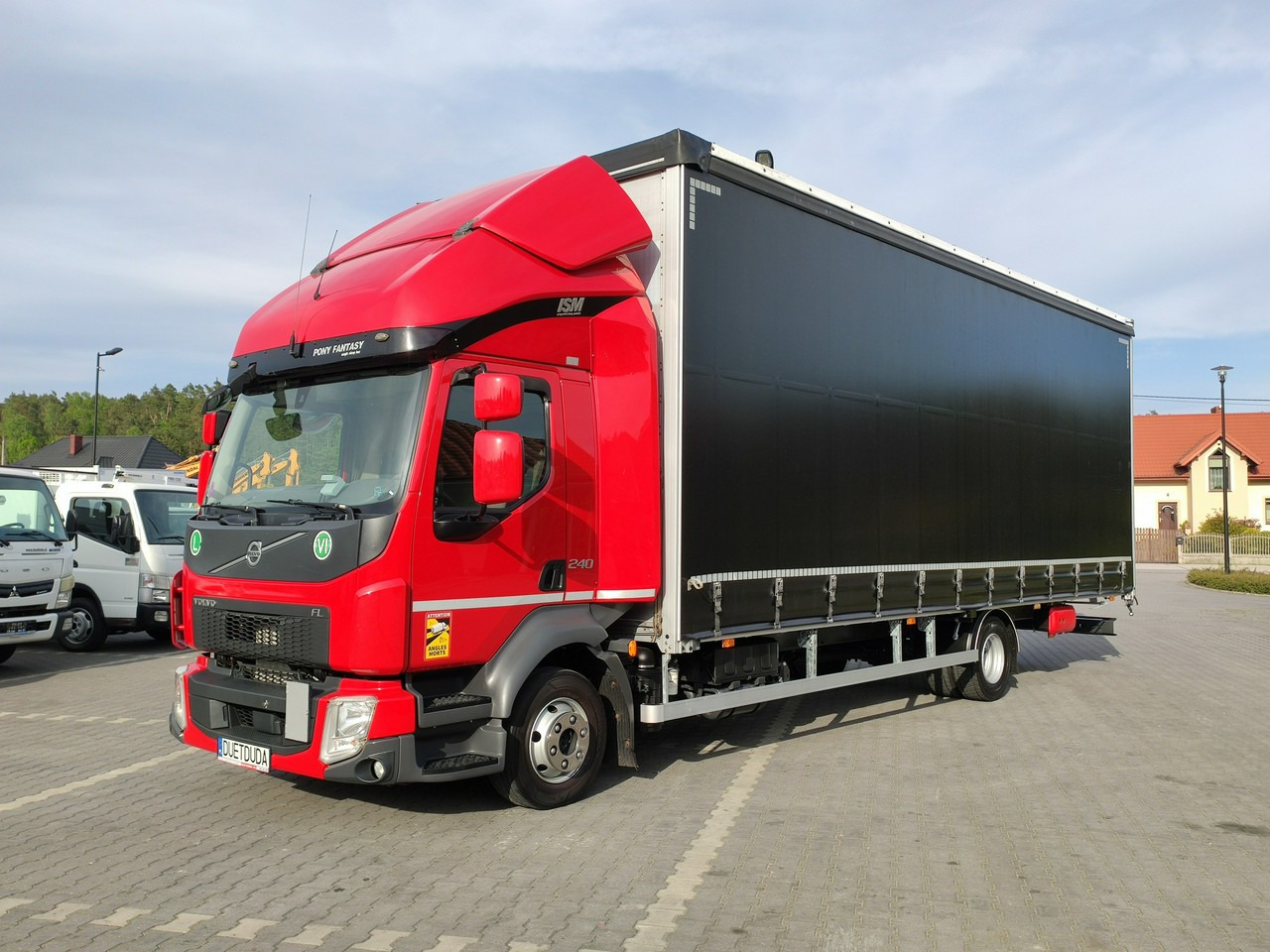 Volvo FL12.240 E6 Firana Tył Drzwi Dach Zsuwany Bogato Wyposażony !!! - Camion cu prelată: Foto 4 Volvo FL12.240 E6 Firana Tył Drzwi Dach Zsuwany Bogato Wyposażony !!! - Camion cu prelată: Foto 4