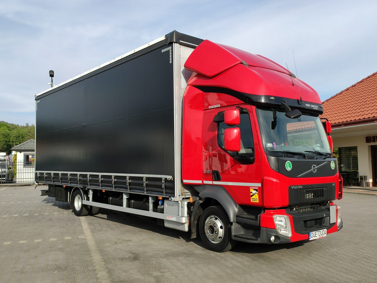 Volvo FL12.240 E6 Firana Tył Drzwi Dach Zsuwany Bogato Wyposażony !!! - Camion cu prelată: Foto 1 Volvo FL12.240 E6 Firana Tył Drzwi Dach Zsuwany Bogato Wyposażony !!! - Camion cu prelată: Foto 1