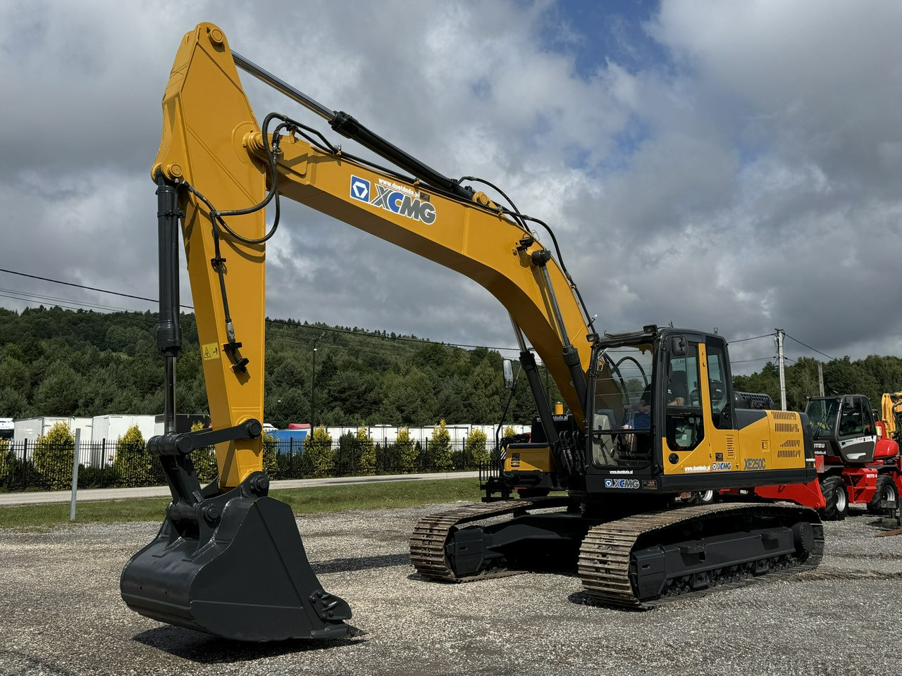 XCMG XE 250C 25ton Bez DPF i Adblue Stan Jak Nowy - Excavator pe şenile: Foto 3 XCMG XE 250C 25ton Bez DPF i Adblue Stan Jak Nowy - Excavator pe şenile: Foto 3