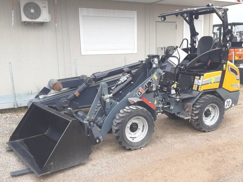 Giant G 2200 E X-Tra Elektro - Mini încărcător: Foto 2 Giant G 2200 E X-Tra Elektro - Mini încărcător: Foto 2