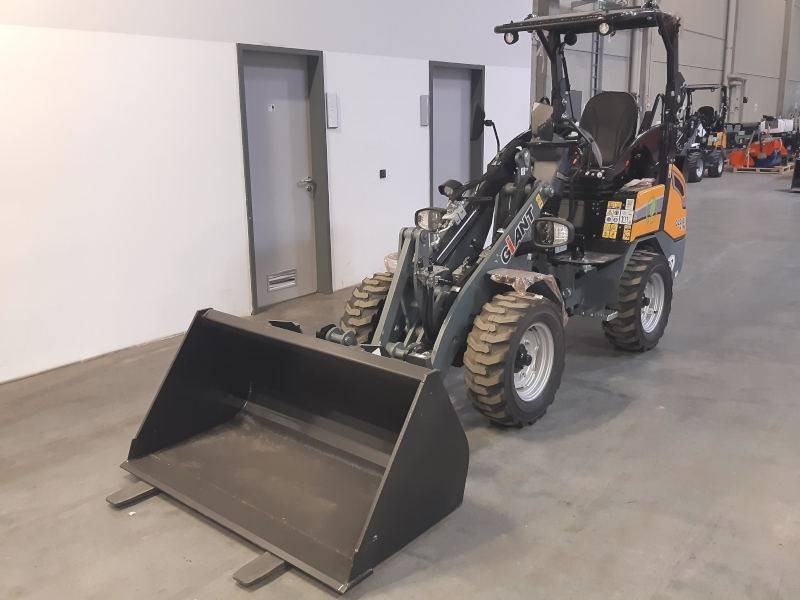 Giant G 2200 E X-Tra Elektro / electric - Mini încărcător: Foto 3 Giant G 2200 E X-Tra Elektro / electric - Mini încărcător: Foto 3