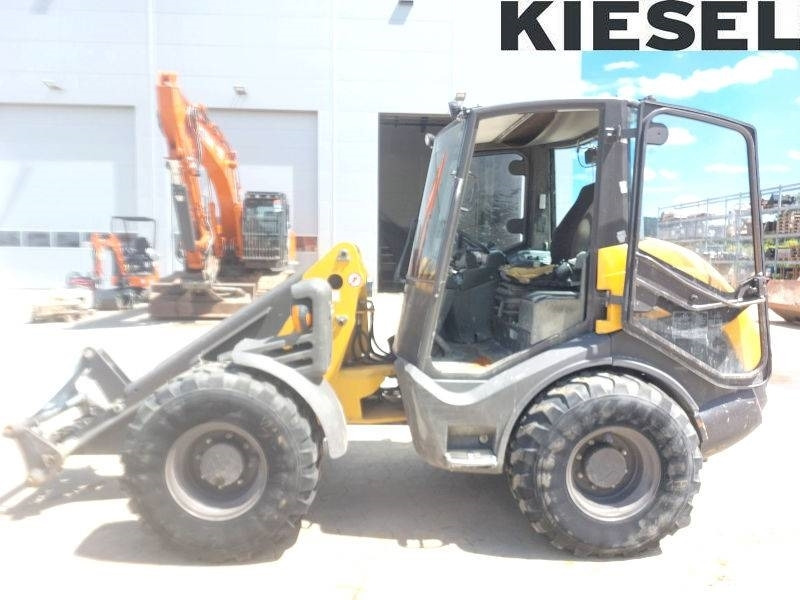 Mecalac AX 1000 - Încărcător frontal pe pneuri: Foto 1 Mecalac AX 1000 - Încărcător frontal pe pneuri: Foto 1