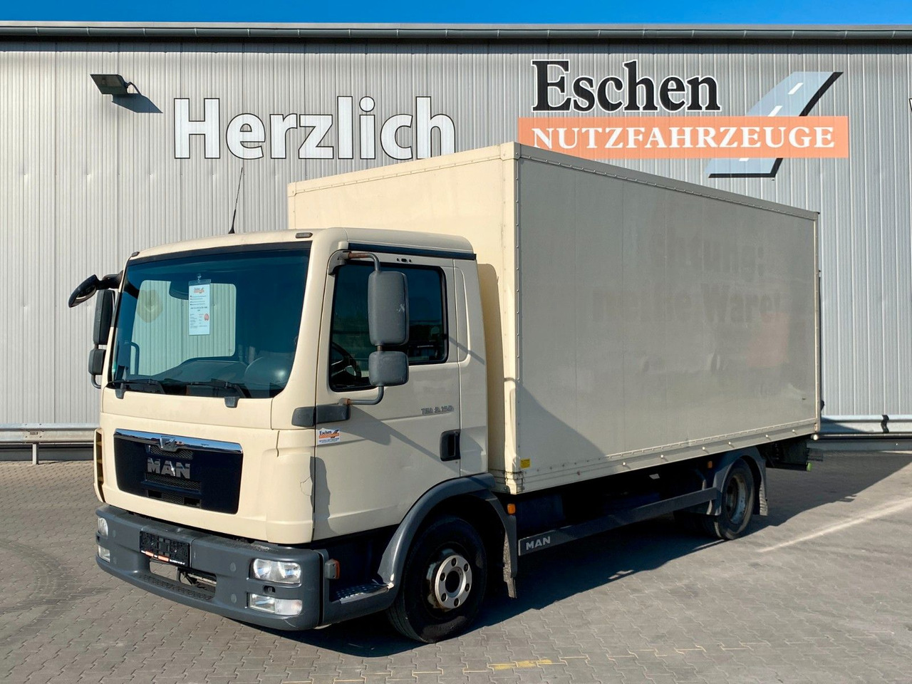 MAN TGL 8.150 Blatt/Blatt*5,5mKoffer*LBW*Seitentür MAN TGL 8.150 Blatt/Blatt*5,5mKoffer*LBW*Seitentür - Camion furgon: Foto 1 MAN TGL 8.150 Blatt/Blatt*5,5mKoffer*LBW*Seitentür MAN TGL 8.150 Blatt/Blatt*5,5mKoffer*LBW*Seitentür - Camion furgon: Foto 1