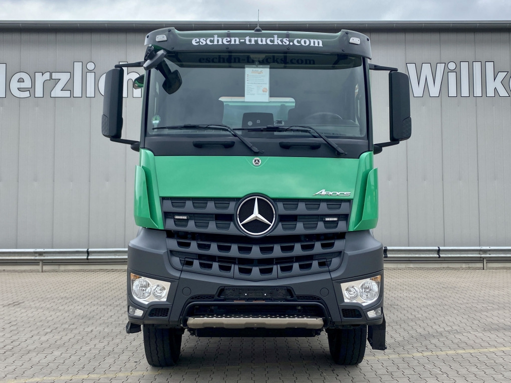 Camion basculantă Mercedes-Benz 3345 6x6 Arocs: Foto 9