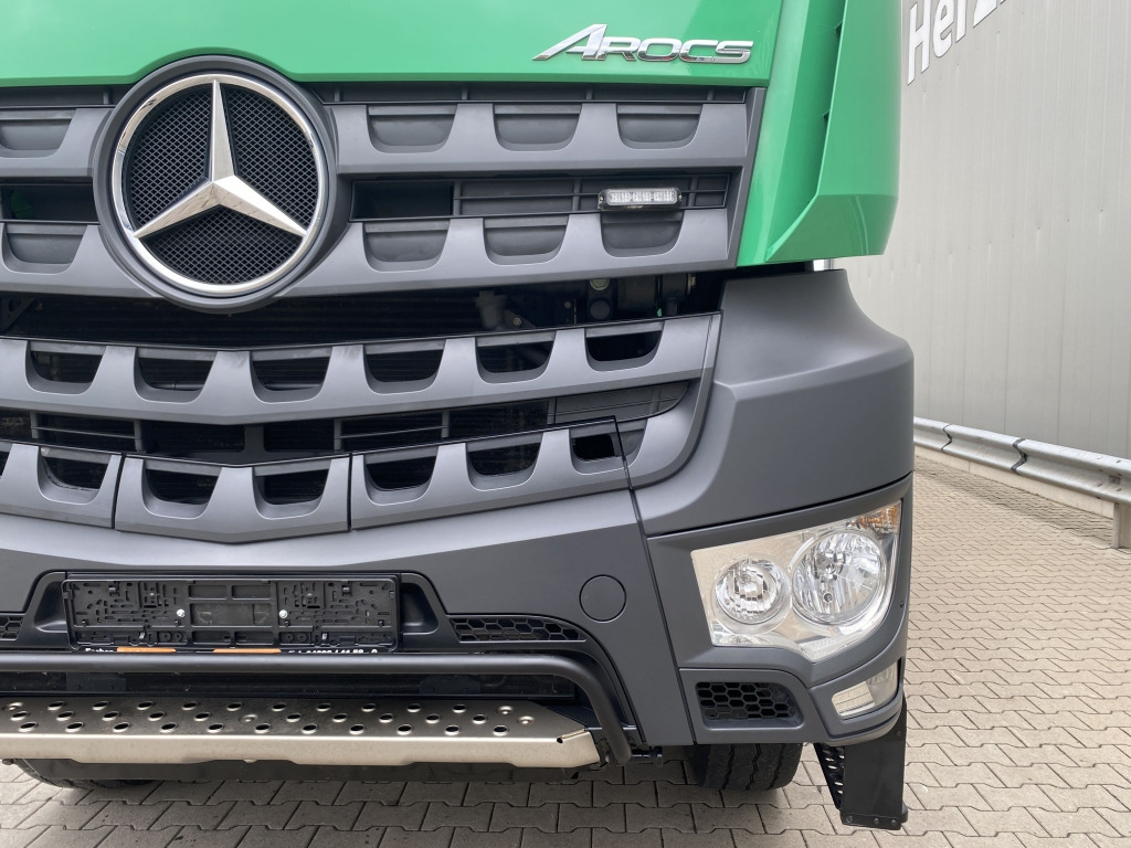 Camion basculantă Mercedes-Benz 3345 6x6 Arocs: Foto 10