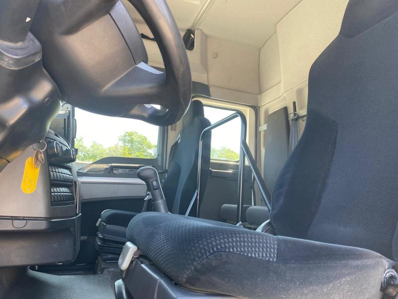 MAN TGX 18.360 - Camion cu prelată: Foto 4 MAN TGX 18.360 - Camion cu prelată: Foto 4