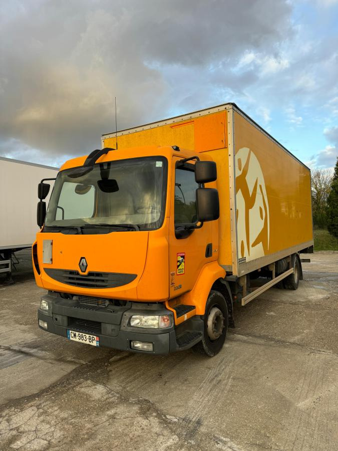 Renault Midlum 220 - Camion furgon: Foto 2 Renault Midlum 220 - Camion furgon: Foto 2