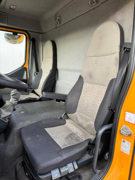 Renault Midlum 220 - Camion furgon: Foto 4 Renault Midlum 220 - Camion furgon: Foto 4