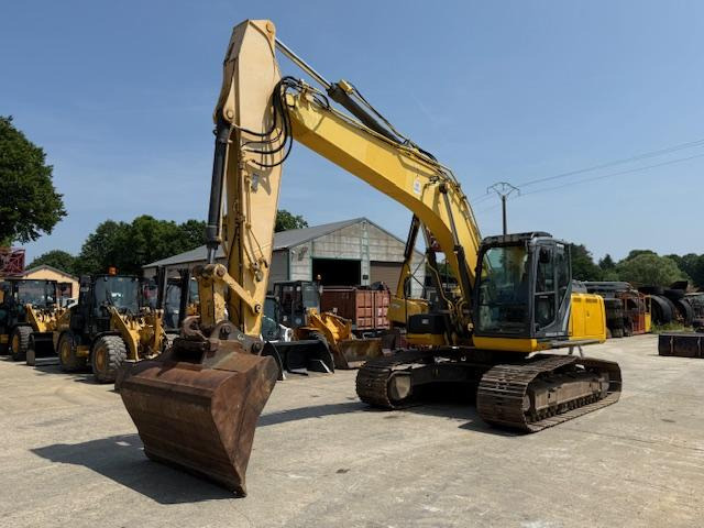New Holland Kobelco E 215 C - Excavator pe şenile: Foto 1 New Holland Kobelco E 215 C - Excavator pe şenile: Foto 1