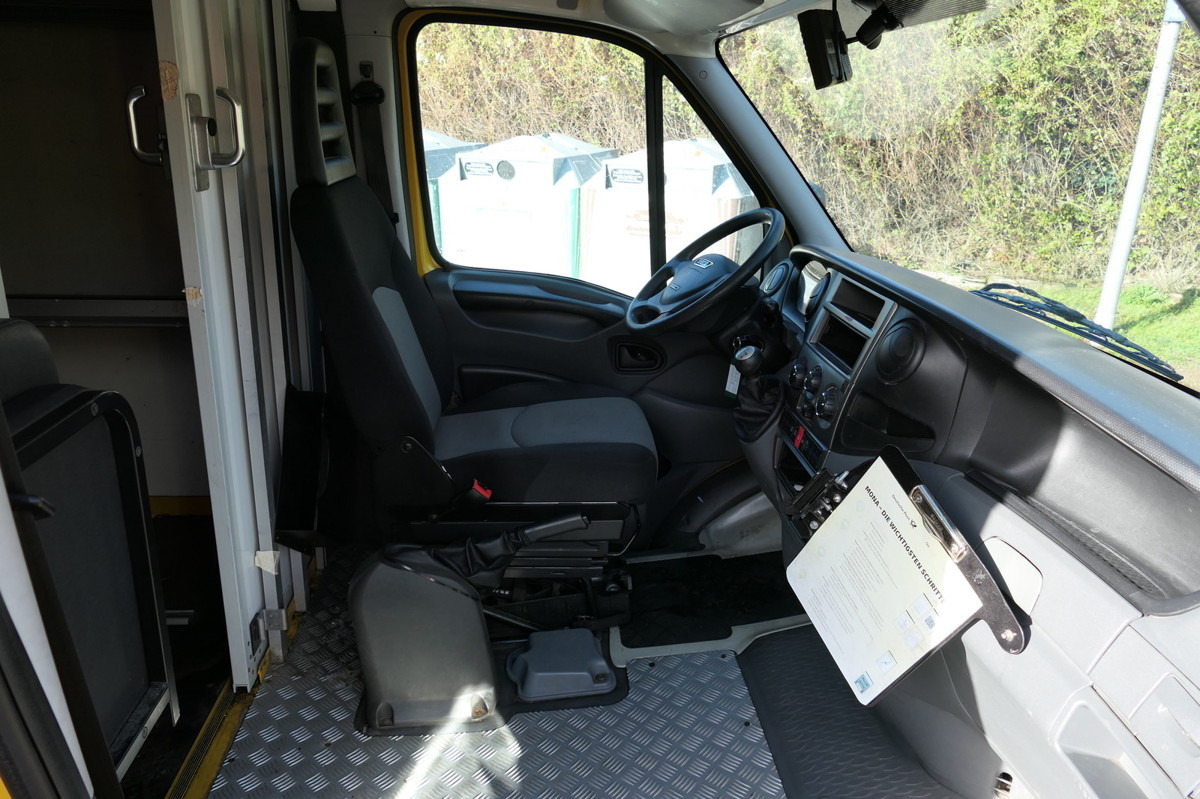 IVECO Daily 35 S11 C30C AUTOMATIK KAMERA Regale LUFT D - Autoutilitară box: Foto 5 IVECO Daily 35 S11 C30C AUTOMATIK KAMERA Regale LUFT D - Autoutilitară box: Foto 5