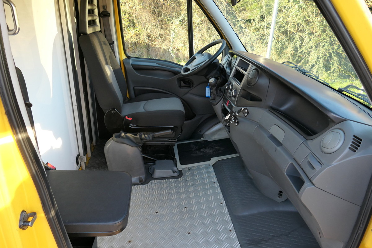 IVECO Daily 35 S11 C30C AUTOMATIK KAMERA Regale LUFT D - Autoutilitară box: Foto 5 IVECO Daily 35 S11 C30C AUTOMATIK KAMERA Regale LUFT D - Autoutilitară box: Foto 5