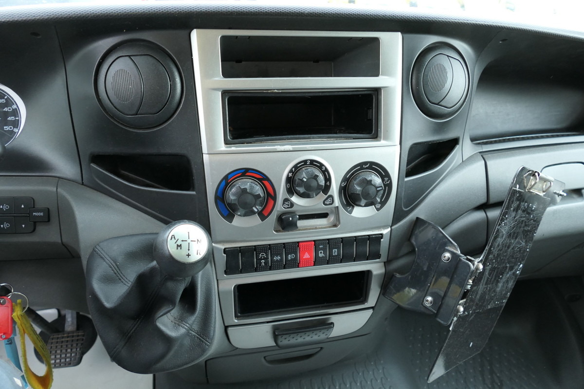 Autoutilitară box IVECO Daily 35 S11 C30C AUTOMATIK KAMERA Regale LUFT: Foto 10 Autoutilitară box IVECO Daily 35 S11 C30C AUTOMATIK KAMERA Regale LUFT: Foto 10