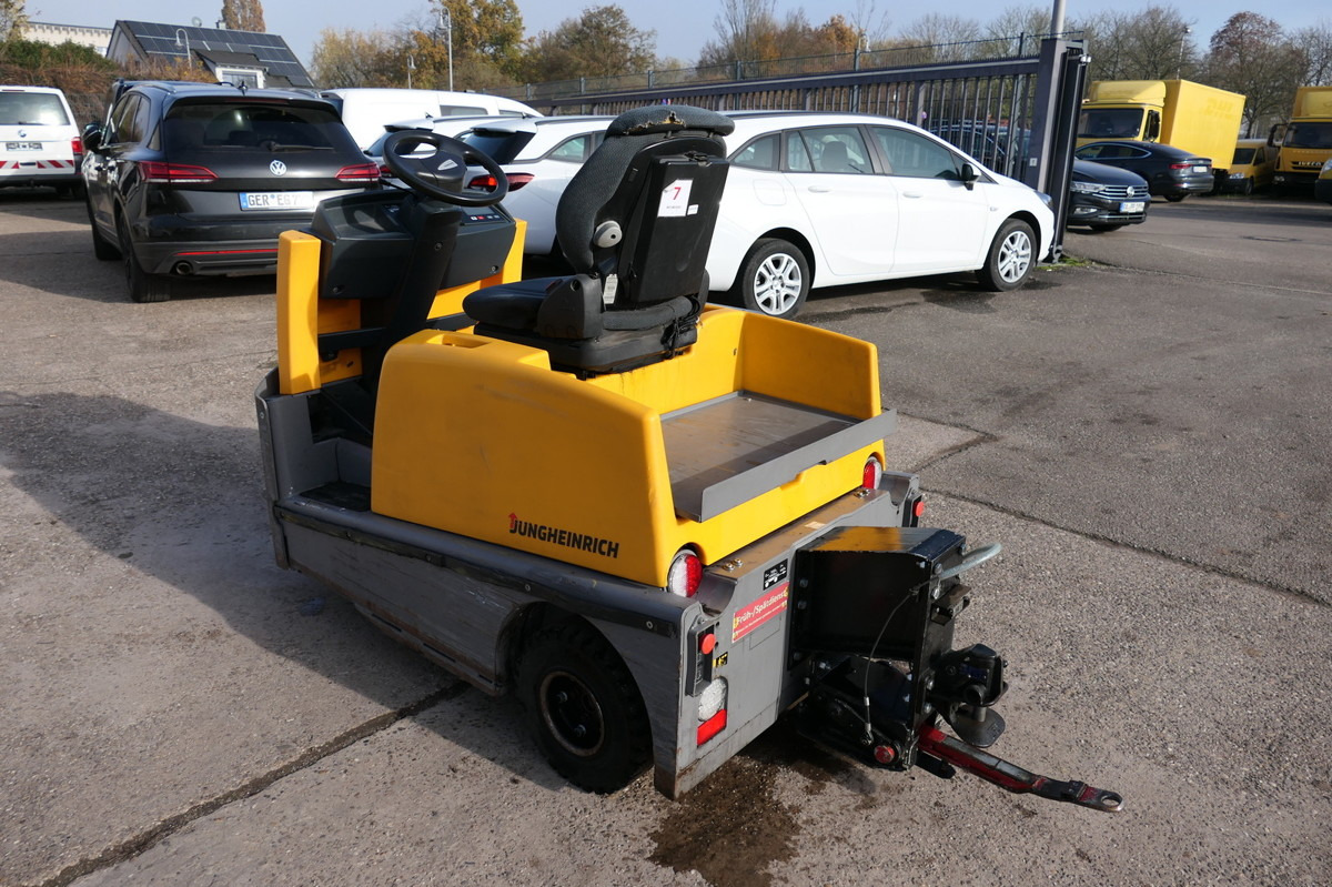 JUNGHEINRICH EZS 570 Schlepper Batterie 20/2017 - Tractor electric: Foto 4 JUNGHEINRICH EZS 570 Schlepper Batterie 20/2017 - Tractor electric: Foto 4