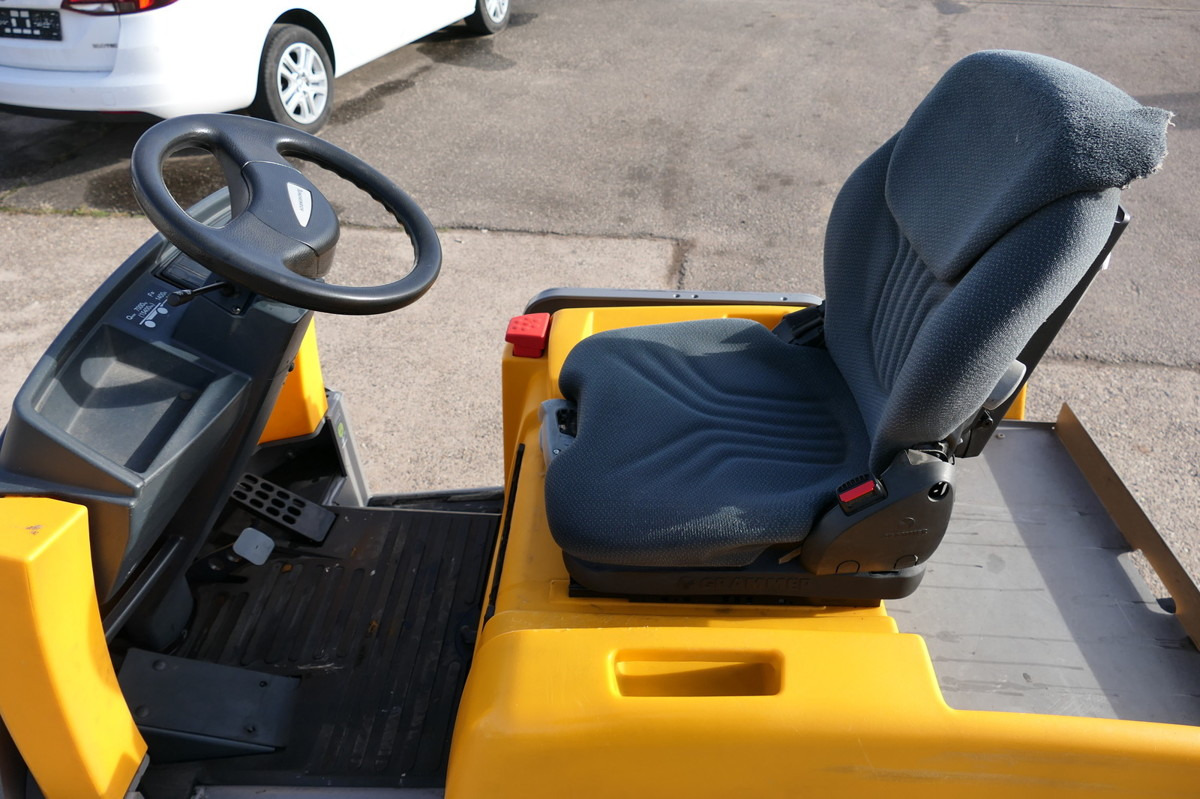 JUNGHEINRICH EZS 570 Schlepper Batterie 20/2017 - Tractor electric: Foto 5 JUNGHEINRICH EZS 570 Schlepper Batterie 20/2017 - Tractor electric: Foto 5