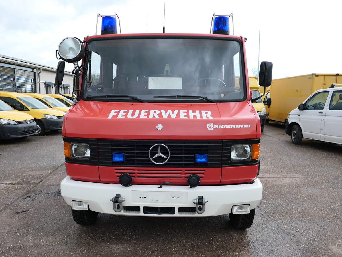 MERCEDES-BENZ 814 D LF 8/6 DoKa AHK Löschwassertank 600L Schli - Ambulanță: Foto 2 MERCEDES-BENZ 814 D LF 8/6 DoKa AHK Löschwassertank 600L Schli - Ambulanță: Foto 2