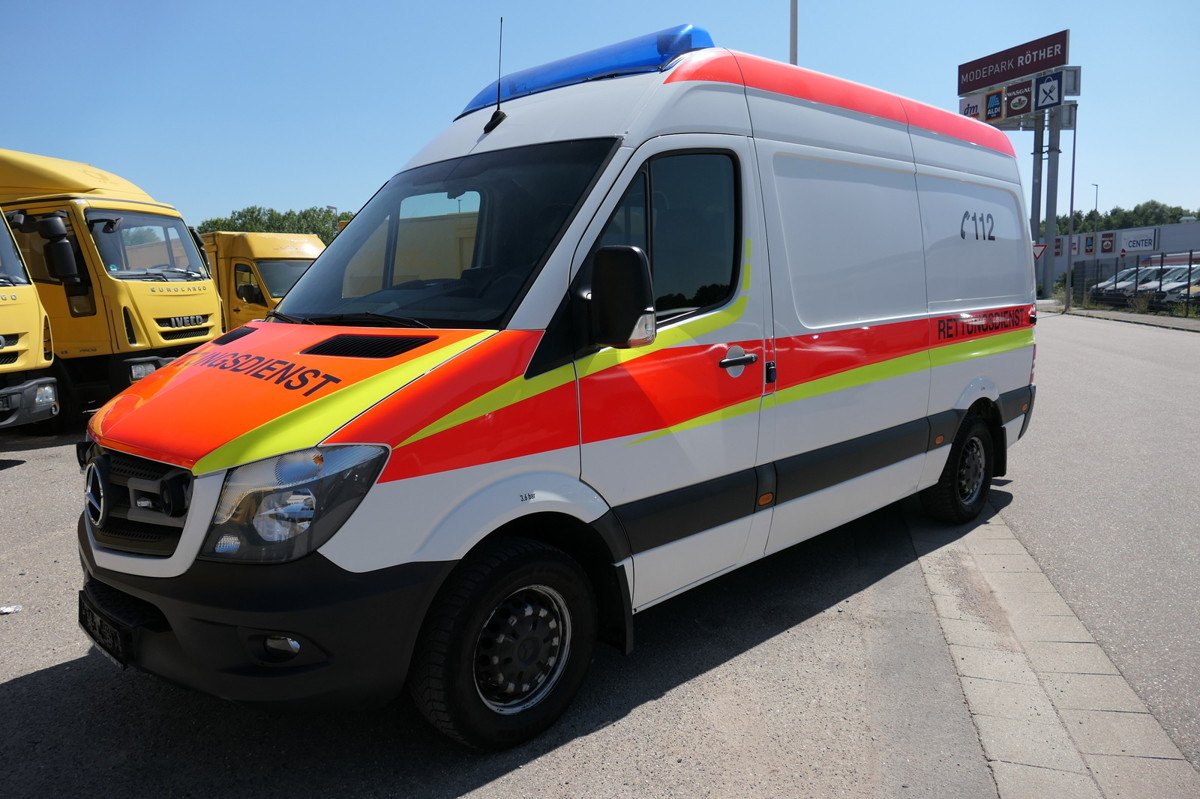 MERCEDES-BENZ Sprinter 316 CDI Klima Rettungswagen - Ambulanță: Foto 2 MERCEDES-BENZ Sprinter 316 CDI Klima Rettungswagen - Ambulanță: Foto 2