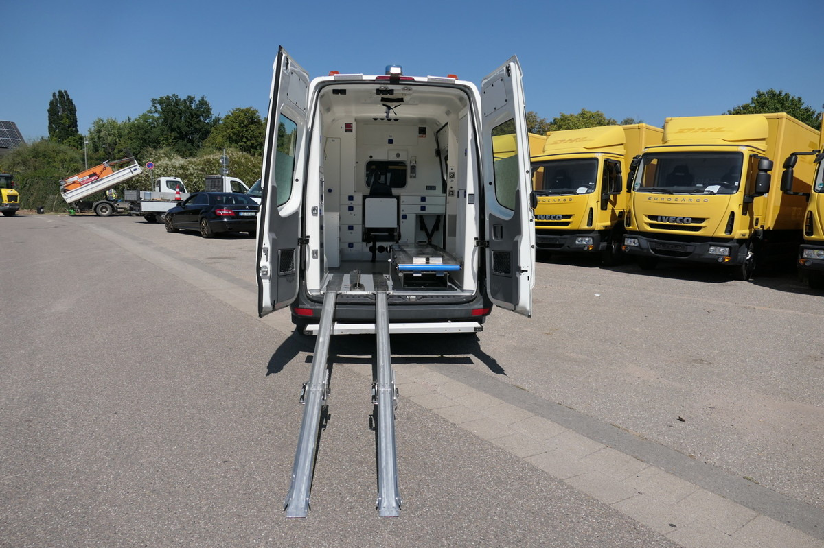 Ambulanță MERCEDES-BENZ Sprinter 316 CDI Klima Rettungswagen: Foto 9 Ambulanță MERCEDES-BENZ Sprinter 316 CDI Klima Rettungswagen: Foto 9