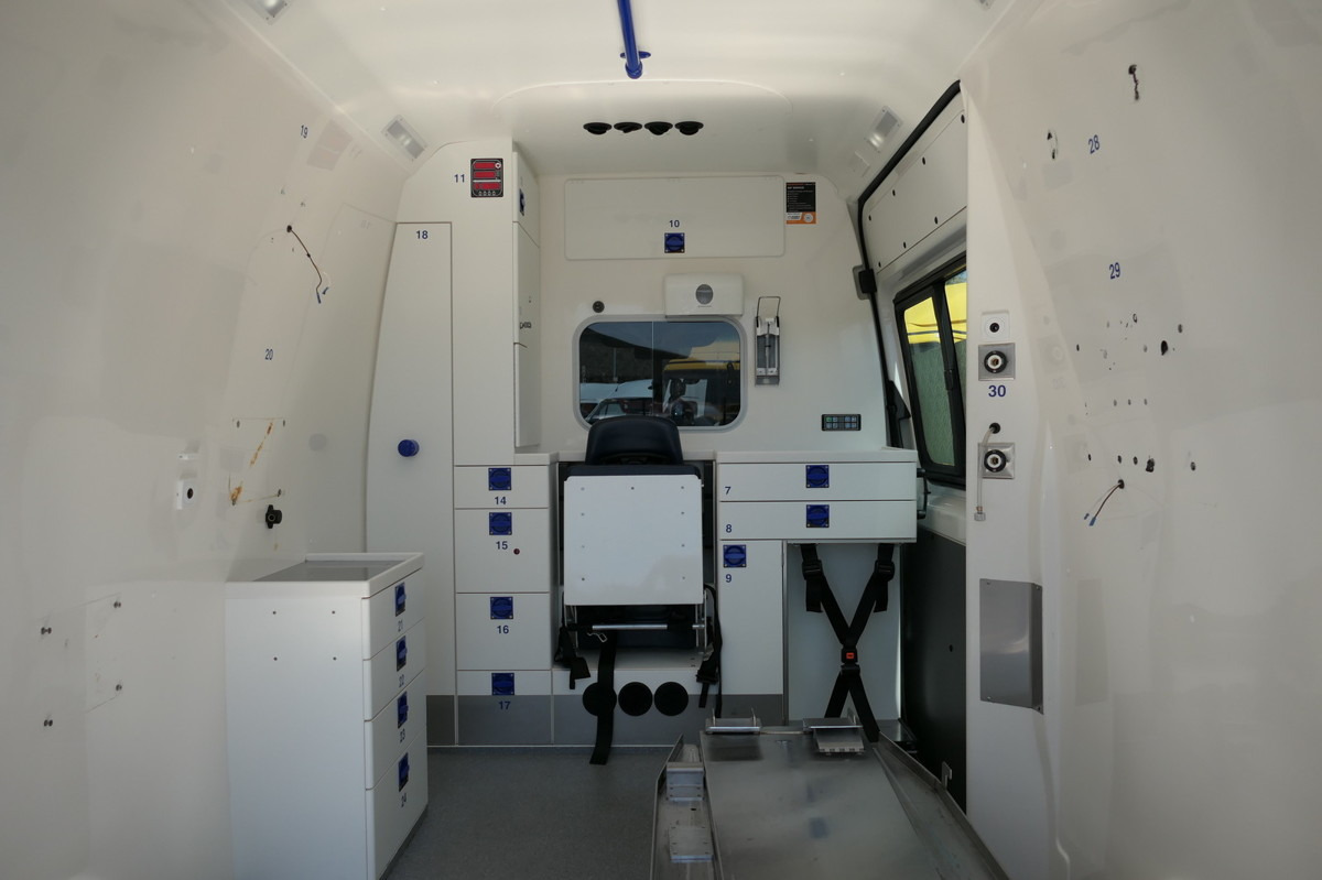 Ambulanță MERCEDES-BENZ Sprinter 316 CDI Klima Rettungswagen: Foto 10 Ambulanță MERCEDES-BENZ Sprinter 316 CDI Klima Rettungswagen: Foto 10