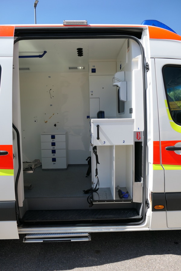 Ambulanță MERCEDES-BENZ Sprinter 316 CDI Klima Rettungswagen: Foto 8 Ambulanță MERCEDES-BENZ Sprinter 316 CDI Klima Rettungswagen: Foto 8
