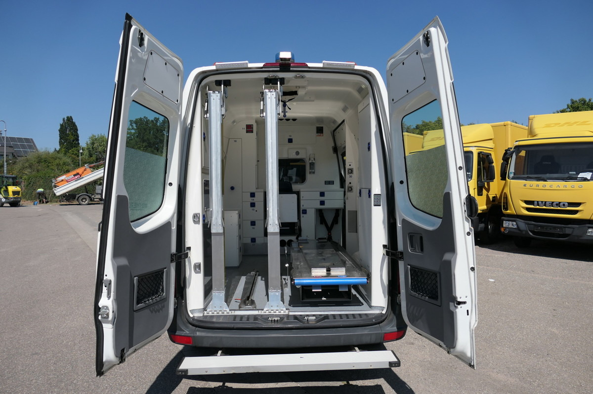 Ambulanță MERCEDES-BENZ Sprinter 316 CDI Klima Rettungswagen: Foto 12 Ambulanță MERCEDES-BENZ Sprinter 316 CDI Klima Rettungswagen: Foto 12