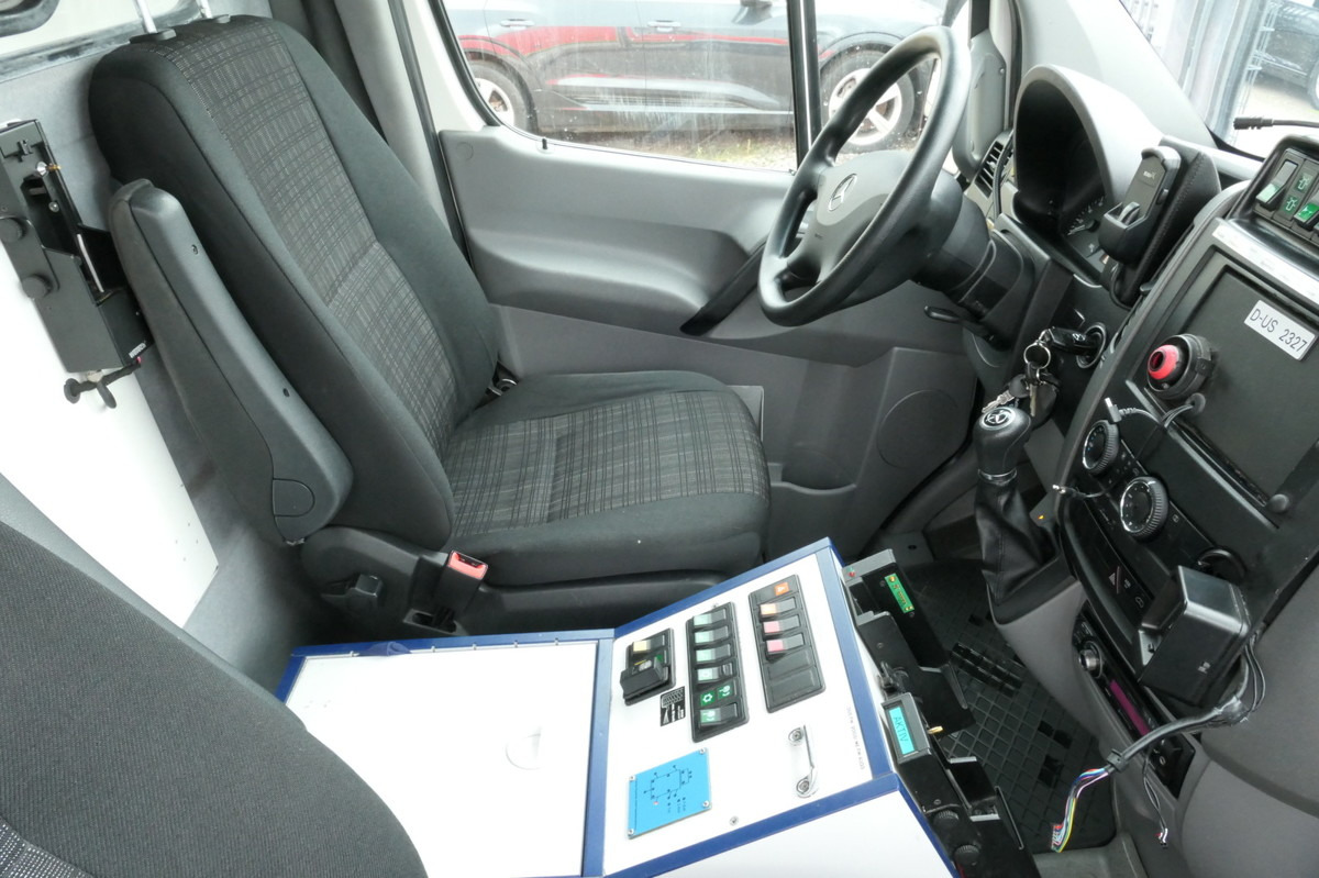 Ambulanță MERCEDES-BENZ Sprinter 519 CDI Klima Krankenwagen: Foto 16 Ambulanță MERCEDES-BENZ Sprinter 519 CDI Klima Krankenwagen: Foto 16