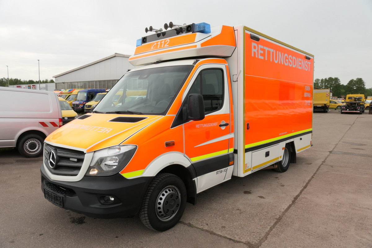 MERCEDES-BENZ Sprinter 519 CDI Klima Krankenwagen - Ambulanță: Foto 2 MERCEDES-BENZ Sprinter 519 CDI Klima Krankenwagen - Ambulanță: Foto 2