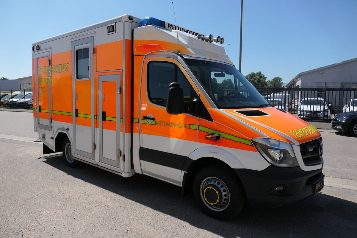 MERCEDES-BENZ Sprinter 519 CDI Klima Krankenwagen - Ambulanță: Foto 1 MERCEDES-BENZ Sprinter 519 CDI Klima Krankenwagen - Ambulanță: Foto 1