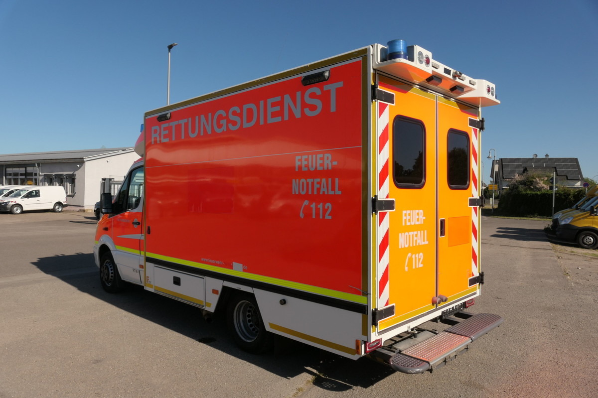 MERCEDES-BENZ Sprinter 519 CDI Klima Krankenwagen - Ambulanță: Foto 4 MERCEDES-BENZ Sprinter 519 CDI Klima Krankenwagen - Ambulanță: Foto 4