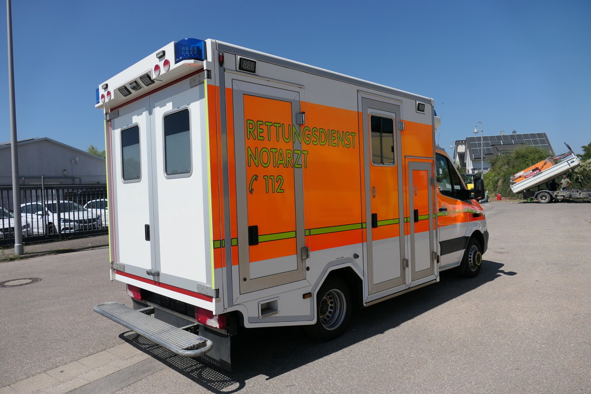 MERCEDES-BENZ Sprinter 519 CDI Klima Krankenwagen - Ambulanță: Foto 3 MERCEDES-BENZ Sprinter 519 CDI Klima Krankenwagen - Ambulanță: Foto 3