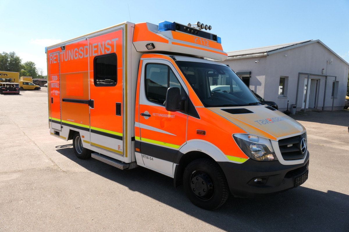 MERCEDES-BENZ Sprinter 519 CDI Klima Krankenwagen - Ambulanță: Foto 2 MERCEDES-BENZ Sprinter 519 CDI Klima Krankenwagen - Ambulanță: Foto 2
