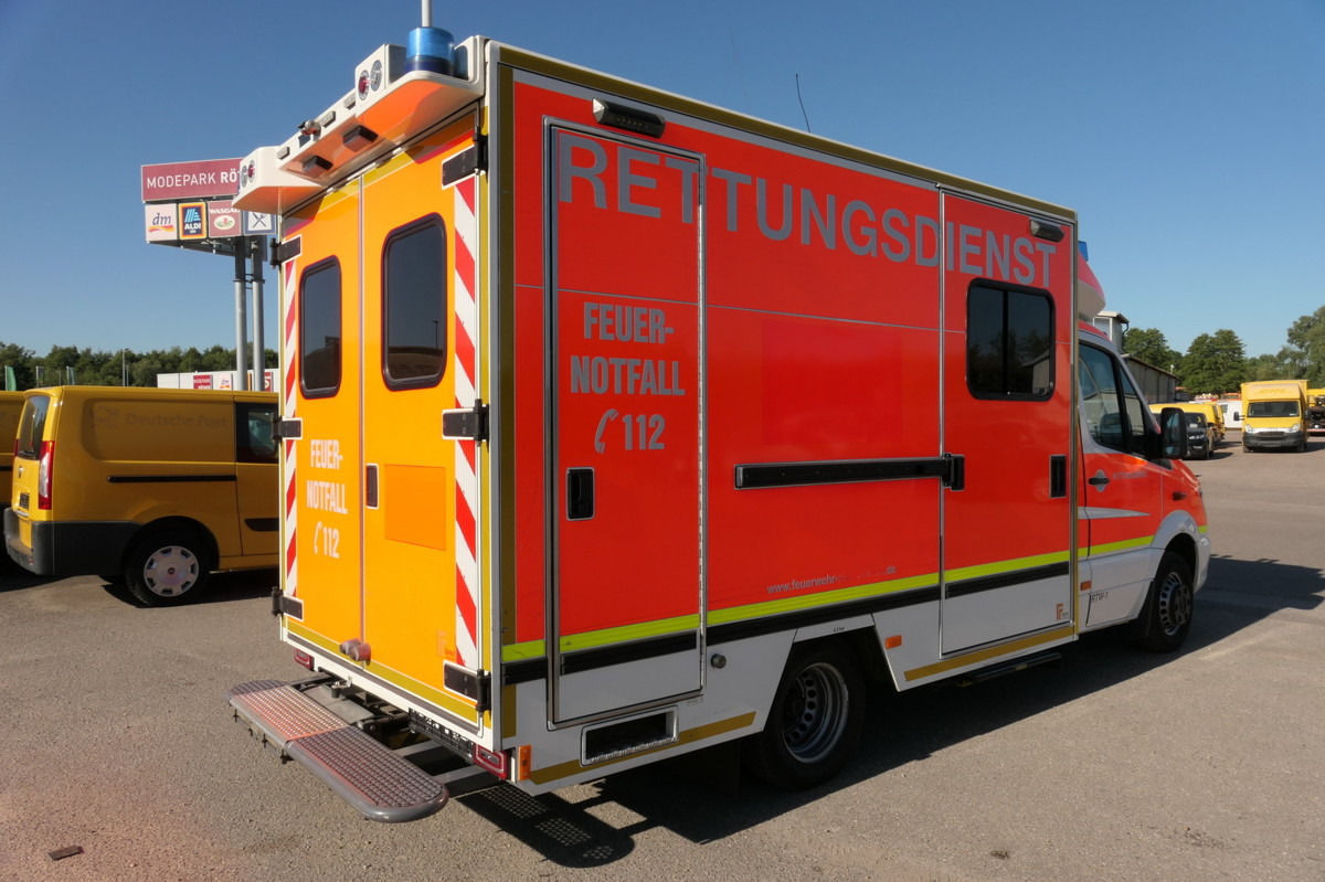 MERCEDES-BENZ Sprinter 519 CDI Klima Krankenwagen - Ambulanță: Foto 3 MERCEDES-BENZ Sprinter 519 CDI Klima Krankenwagen - Ambulanță: Foto 3