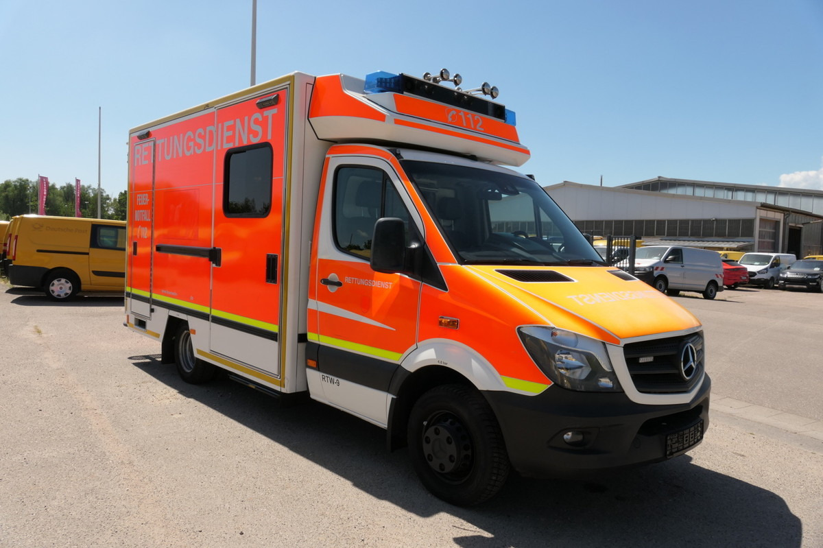 MERCEDES-BENZ Sprinter 519 CDI Klima Krankenwagen - Ambulanță: Foto 1 MERCEDES-BENZ Sprinter 519 CDI Klima Krankenwagen - Ambulanță: Foto 1