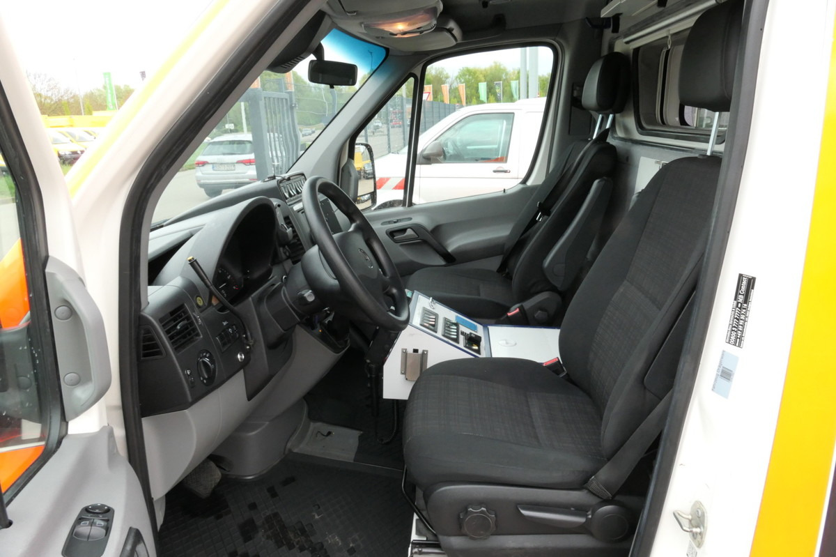 Ambulanță MERCEDES-BENZ Sprinter 519 CDI Klima Krankenwagen: Foto 17 Ambulanță MERCEDES-BENZ Sprinter 519 CDI Klima Krankenwagen: Foto 17