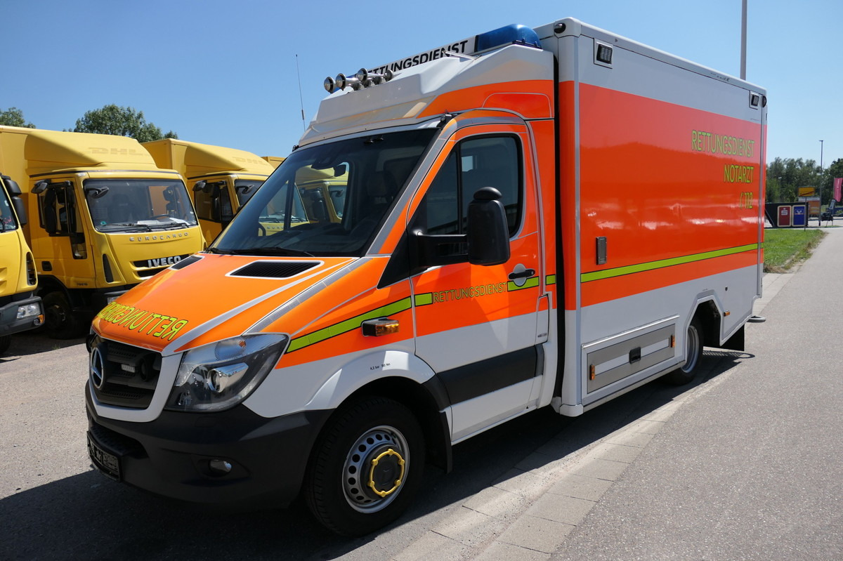 MERCEDES-BENZ Sprinter 519 CDI Klima Krankenwagen - Ambulanță: Foto 2 MERCEDES-BENZ Sprinter 519 CDI Klima Krankenwagen - Ambulanță: Foto 2