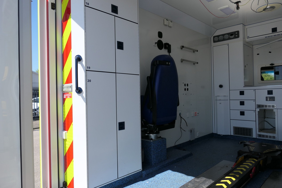 Ambulanță MERCEDES-BENZ Sprinter 519 CDI Klima Krankenwagen: Foto 14 Ambulanță MERCEDES-BENZ Sprinter 519 CDI Klima Krankenwagen: Foto 14