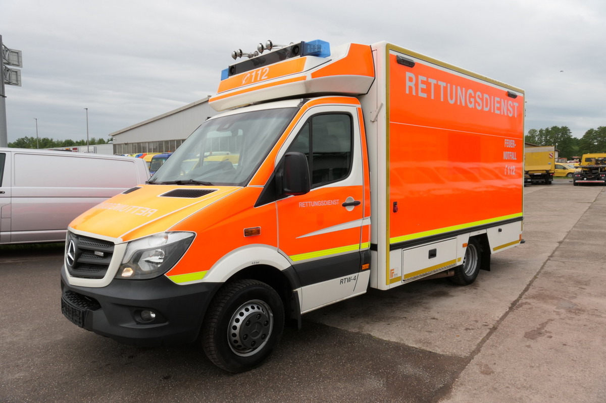 MERCEDES-BENZ Sprinter 519 CDI Klima Krankenwagen - Ambulanță: Foto 1 MERCEDES-BENZ Sprinter 519 CDI Klima Krankenwagen - Ambulanță: Foto 1